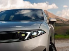 10 elektryków z największym zasięgiem dostępnych na polskim rynku. Tesla nie jest pierwsza