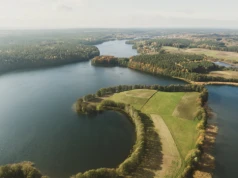 🌊 Relaks nad jeziorem Ukiel w Olsztynie 🏖️ Śniadania i zabawy w cenie