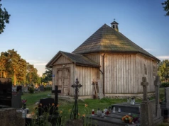 Tej wsi na Podlasiu pewnie nie znasz. Wiele osób ją pomija. Nie ma tłumów, są za to cisza i spokój