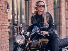 Różowy przejazd motocyklistek w Trójmieście. Parada w geście wsparcia kobiet walczących z rakiem