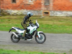 Pamiętacie Kawasaki KLE 500? Kultowy motocykl wraca na polski rynek w nowej wersji