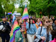 15. Marsz Równości przeszedł ulicami Łodzi. Kilkaset osób w kolorowym pochodzie