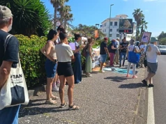 Protest przed Loro Parque: mieszkańcy i aktywiści żądają uwolnienia waleni