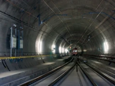 Do jego budowy użyto wiertła o długości 4 boisk piłkarskich. To najdłuższy tunel kolejowy
