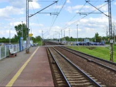 Pociągi przejeżdżają, mieszkańcy czekają. Dębe Wielkie walczy o zatrzymanie „Łukowianki”.