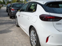 Ten przepis o parkowaniu to pułapka na kierowców samochodów elektrycznych