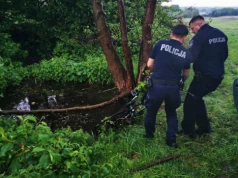 Pijany 61-latek uciekał rowerem przed policjantami. Skończył jazdę w zbiorniku wodnym