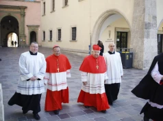 Kard. Grzegorz Ryś na Skałce o miłości i moralności. Tysiące wiernych w procesji św. Stanisława (Galeria)
