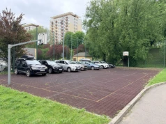 Juwenaliowe parkowanie gdzie popadnie. Zdjęcia hitem internetu