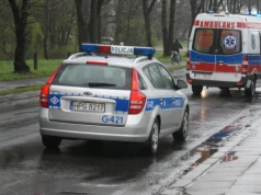 Mężczyzna zakleszczony w glebogryzarce. Maszyna wciągnęła mu nogi