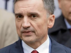„Szeryf” Ziobro uciekł do USA, Romanowski też przepadł. Nie bez winy jest stołeczny sąd
