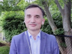 Kabaret bezlitośnie szydzi z wyjazdu Ziobry do USA. "Jest jak talizman"