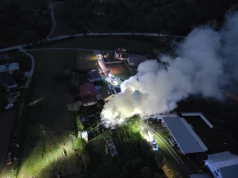 Groźny pożar budynku gospodarczego w Tarnawce. W akcji 40 strażaków