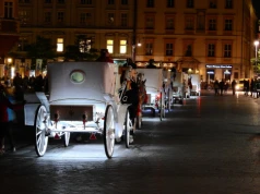 Dorożkarz z Krakowskiego Rynku znęcał się nad koniem. Prezydent Miszalski: Nie ma mojej zgody