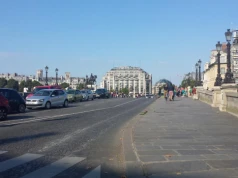 Na najstarszym moście w Paryżu szykuje się spektakularna instalacja artystyczna