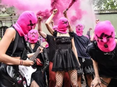 Z tegorocznego Biennale w Wenecji zapamiętamy Pussy Riot i zamknięte pawilony
