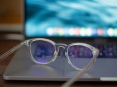 Czy okulary z filtrem światła niebieskiego naprawdę działają?