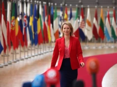 Putin chce SchrĂśdera do negocjacji z UE. Szefowa dyplomacji ma jedną odpowiedź