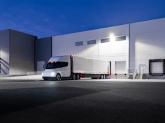 Tesla Semi: 822 kWh zamiast 900, ale zasięg ten sam. 800 km w wersji Long Range