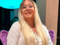 Biała dopasowana sukienka. Tak wystroiła się na komunię córki. Fala komentarzy pod zdjęciami "Mamy na Obrotach"