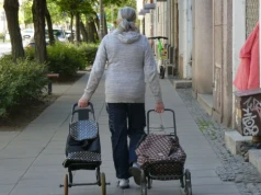 Polaków czeka praca aż do 68. roku życia? Eksperci mówią o niepokojącym trendzie