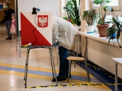 Ilu Polaków poszłoby na referendum Nawrockiego i jak by odpowiedzieli? Sondaż rzuca …
