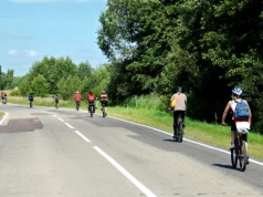 300 zł i 6 punktów karnych. Mandat za wyprzedzanie rowerzysty