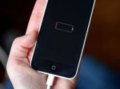 Ładować telefon do 80 czy 100 proc.? Ekspert tłumaczy