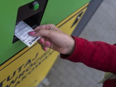 Koniec z noszeniem butelek. Kurier odbierze je od ciebie z domu