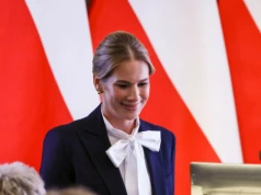 Elegancka, ale przesadzona? Stylizacja Marty Nawrockiej wzbudza emocje