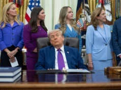 Spał czy mrugał? Nagrania z Donaldem Trumpem obiegły internet