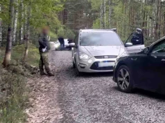 Uciekał z pasażerami nielegalną taxi. Wjechał na poligon. Grozi mu 22 tys. grzywny