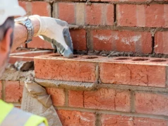 Zwolnienia w UK na dużą skalę. Które branże są najbardziej narażone?