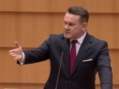 Tarczyński niewpuszczony do Wielkiej Brytanii. Chce pozwać premiera