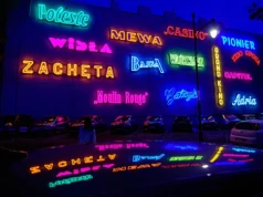 Dawne neony znów świecą w Łodzi