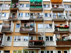 Polacy masowo robią to na balkonach. Wystarczy jedna skarga sąsiada i mandat 500 zł gotowy