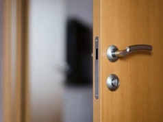 Coraz więcej osób robi coś z klamką. Wystarczy kawałek z kuchennego niezbędnika