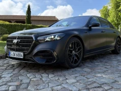 Mercedes klasy S ma podgrzewane pasy, ale tylko z przodu. To nie wpadka
