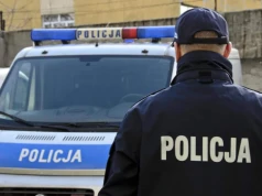 Nietypowe zachowanie mężczyzny zwróciło uwagę przechodniów. Interweniowały służby