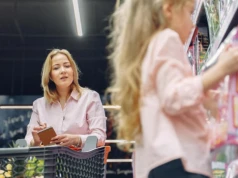 Polskie rodziny wydają coraz więcej na jedzenie i chemię. Podano konkretne kwoty