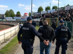 Agresywni kibice z zakazami sądowymi