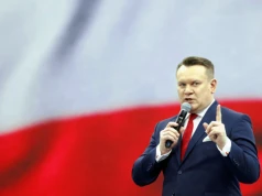 Tarczyński niewpuszczony do Wielkiej Brytanii. Sikorski drwi z europosła. "Niezrównoważony ekstremista"