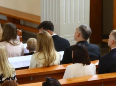 Nie praktykujesz, a zaprosili cię na komunię? Tego nie rób w kościele, bo będzie gafa