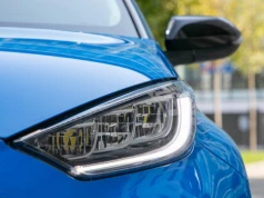Japoński hit do miasta wraca z mocniejszym charakterem. Toyota wie, czego chcą kierowcy
