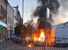 Pożar samochodu przy ul. 1 Maja w Lublinie. Ogień uszkodził też auto dostawcze