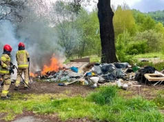 Pożar w Sobieszowie. Na miejscu pierwsi byli strażnicy miejscy