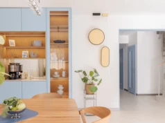 Dom na warszawskim Zaciszu: styl Hamptons, soft minimalism i smart home na 220 mkw.