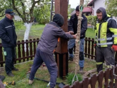 Nowy krzyż stanął w Lichnowach. Konstrukcja zastąpiła 40-letni zniszczony obiekt