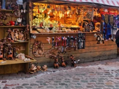 Nowy hit na wakacyjnych straganach. Turyści masowo kupują te maskotki