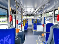 Poważne utrudnienia dla pasażerów. Wykolejony tramwaj, złamany pantograf